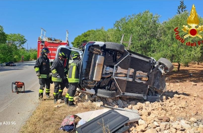 Scontro tra auto e moto sulla Ostuni–Villanova: feriti e traffico in tilt