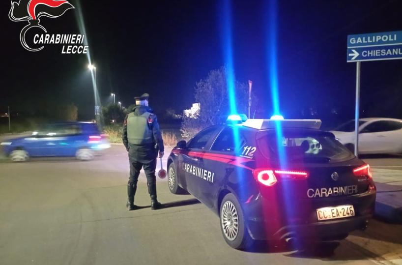 Un Ferragosto di gravi incidenti sulle strade salentine: a Gallipoli scontro tra due auto, denunciato 26enne