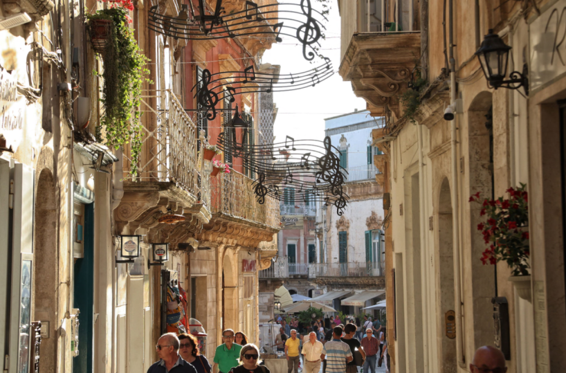 Aumenta la tassa di soggiorno a Martina Franca, il «no» di CasaImpresa