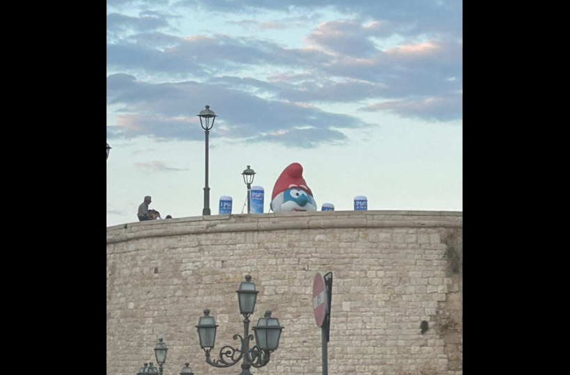 Bisceglie, adesso i Puffi approdano anche qui per «presidiare» Bicomix, il festival del fumetto 