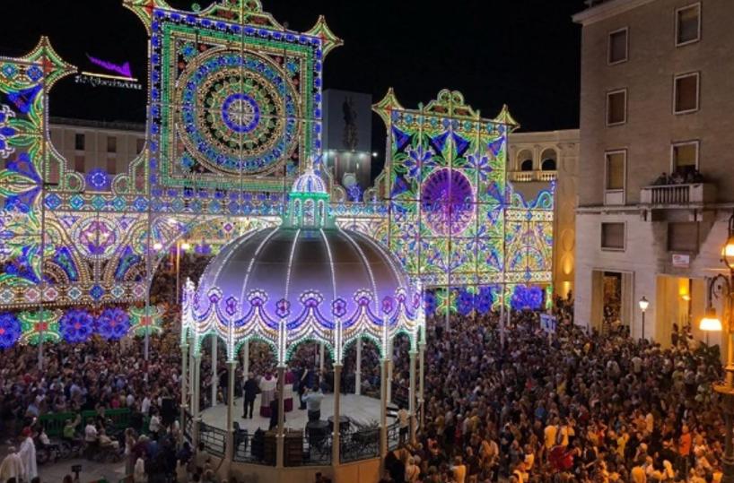 Lecce, è il giorno della fede e della tradizione: a Sant’Oronzo le chiavi della città