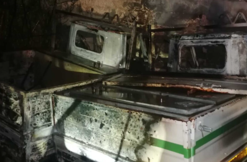 Grottaglie,  in fiamme cinque mezzi del Comune per la raccolta dei rifiuti: indagini in corso