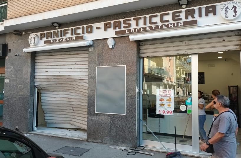 Foggia, boato nella notte in pieno centro: una spaccata colpisce il panificio di piazza Internati