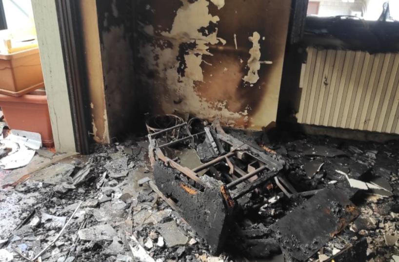 Gravina in Puglia, scoppia l'incendio in un appartamento: soccorse 4 persone