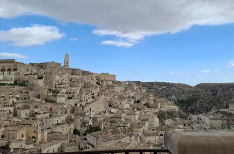 «Race across the world», il reality della BBC sbarca a Matera, poi rotta verso Bari