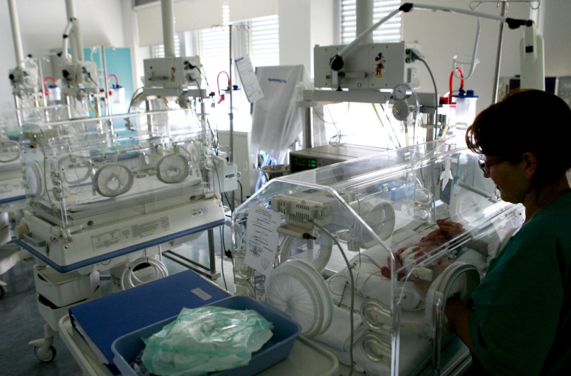 Brindisi, «Nessun rischio chiusura per l’unità di neonatologia»