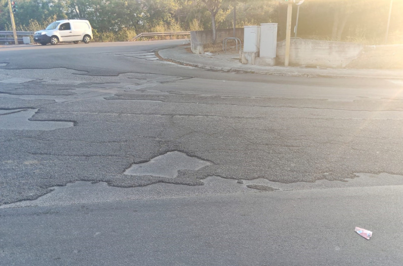 Brindisi: «L’incrocio di via Sant’Angelo un pericolo per ciclisti e pedoni»
