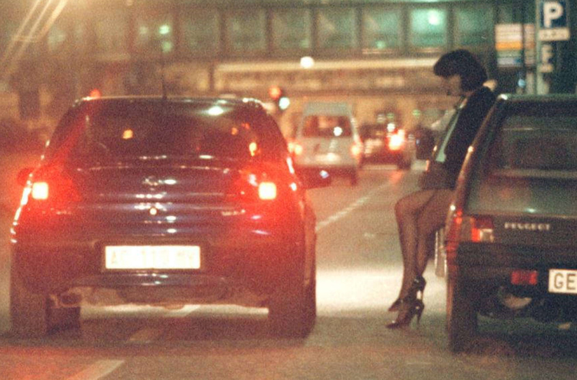 Accompagnava le ragazze al «lavoro» sulla statale tra Brindisi e Taranto: un «autista di squillo» in manette