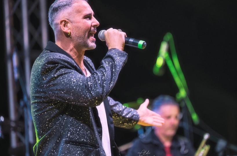 «Contro Decaro c'è solo Mellone», ma lo show è patrocinato dal Comune di Nardò: polemiche per la tarantella del comico