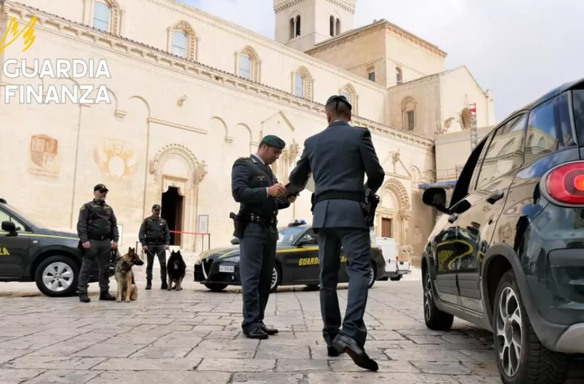 Scoperto un «bazar della droga» a Matera: arrestato un 26enne