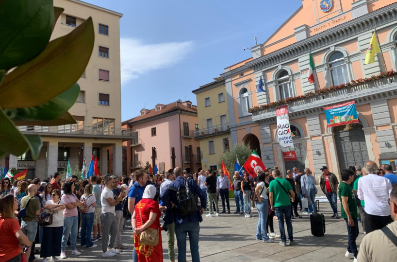 I sindacati: «Vertenza Smartpaper i numeri e le sedi non si toccano»