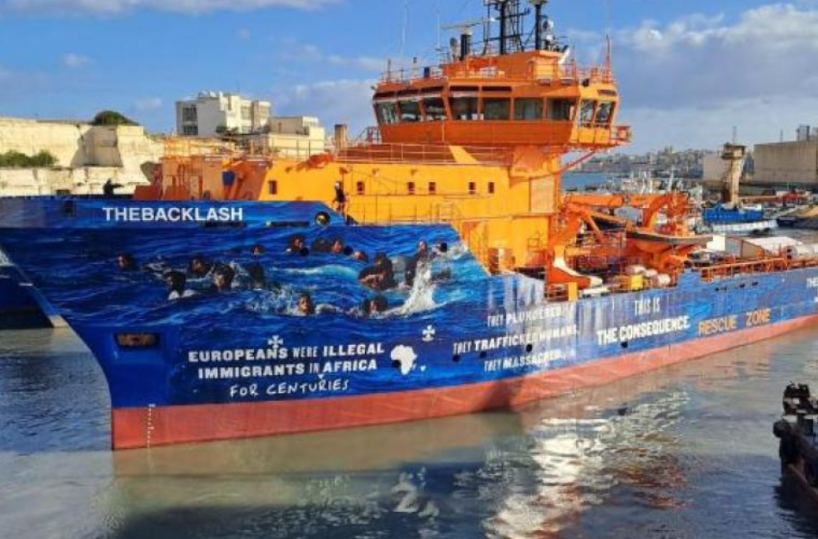 Porto di Brindisi, arrivata la ong Solidaire: 65 migranti a bordo, almeno 3 i minori non accompagnati