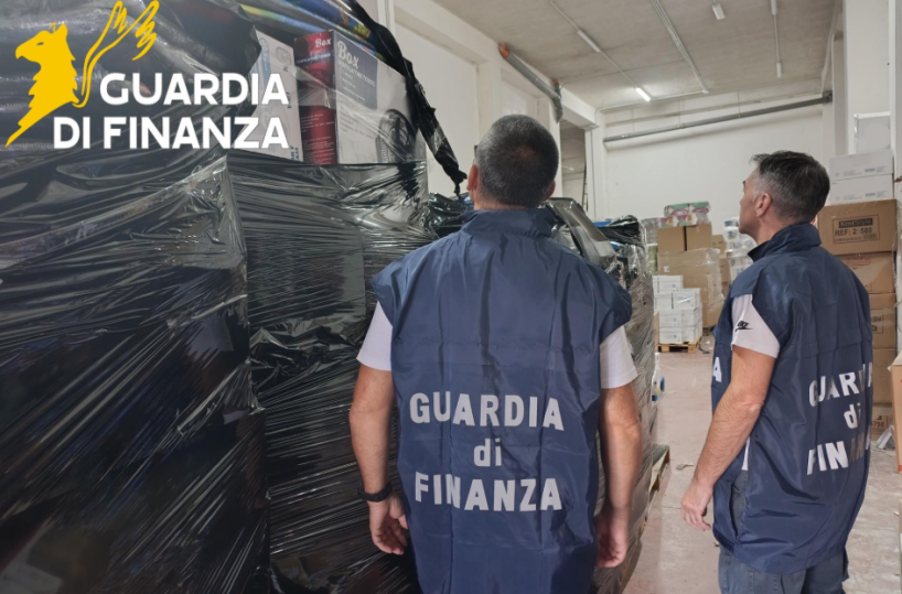 A Matera abbigliamento, borse e giocattoli contraffatti: sequestro di 10mila prodotti dalla Guardia di Finanza