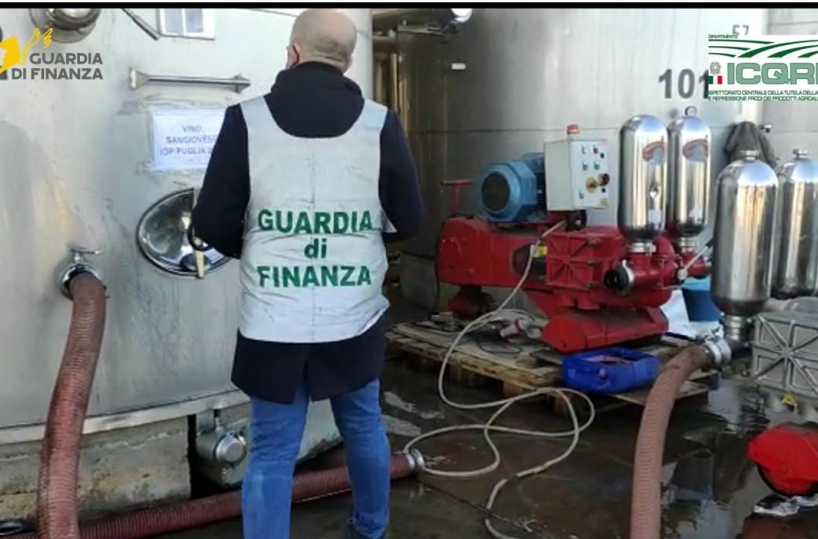 Sequestrato vino privo di tracciabilità nel Foggiano: tra Puglia e Basilicata sigilli a 12mila ettolitri, giro da 4 milioni