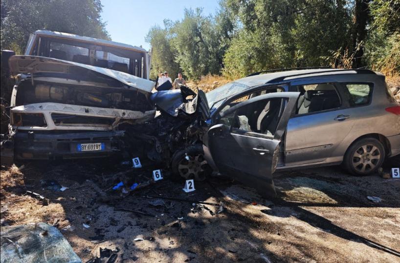 Auto contro un camion alla periferia di Andria: muore un 35enne, tre feriti