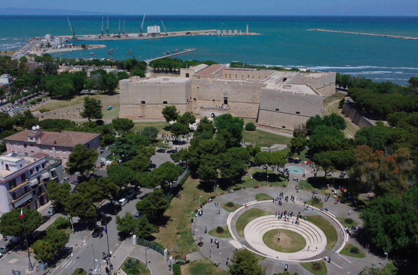 Barletta, è allarme sicurezza in parchi, aree giochi e giardini