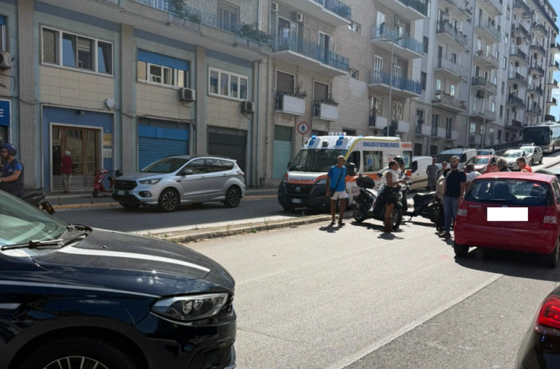 Auto contro scooter sul ponte di Bari Marconi: giovane ferito