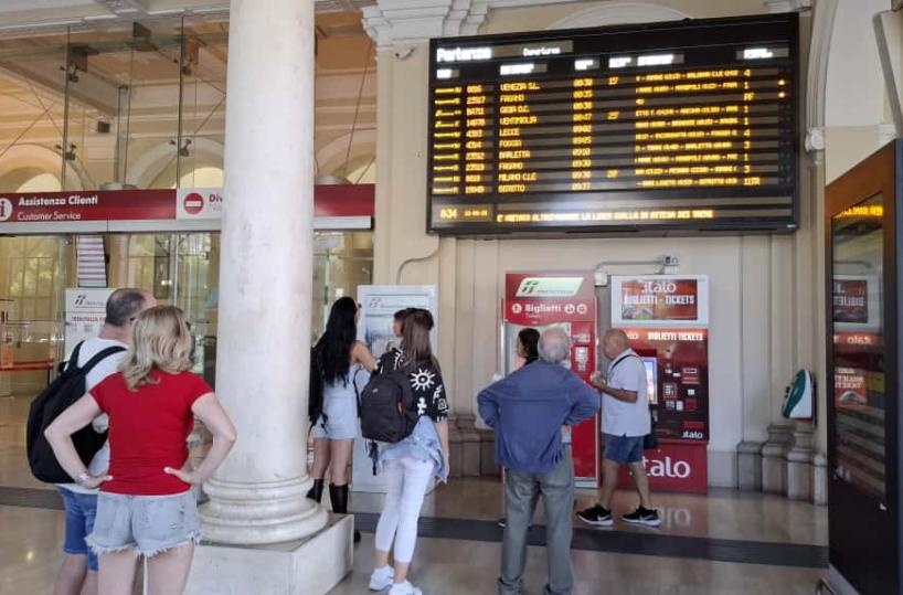 Trasporti, lunedì nero: treni e bus in sciopero per Gaza, si sfilano i tassisti