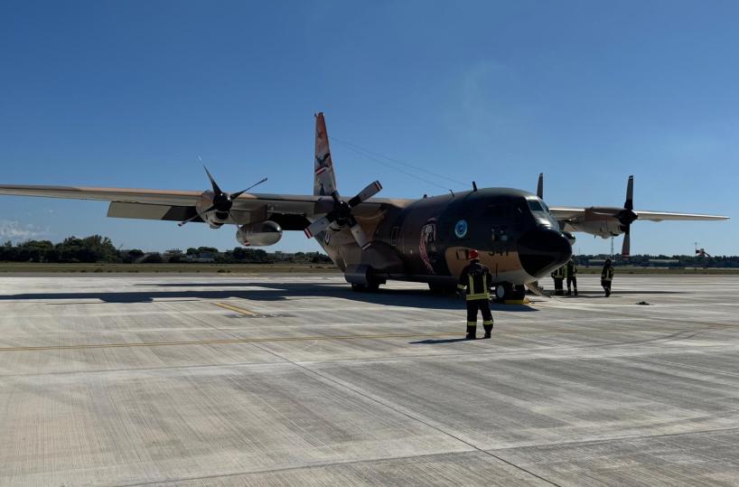 Brindisi, atterraggio di emergenza per un C130 giordano con il motore in fiamme