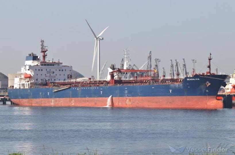 Taranto, attesa al porto una petroliera con greggio destinato a Israele: sindacati chiedono lo stop