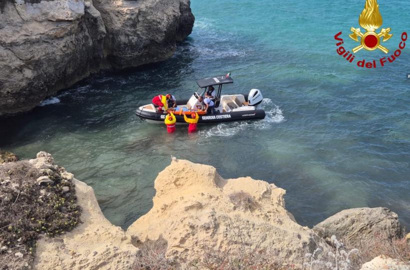 Melendugno, turista 74enne precipita da una scogliera: salvata da Guardia costiera e Vigili del fuoco