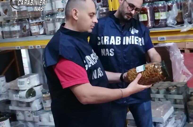 Conserve vegetali a rischio botulino: i Nas sequestrano 1.200 kg di alimenti nel Brindisino