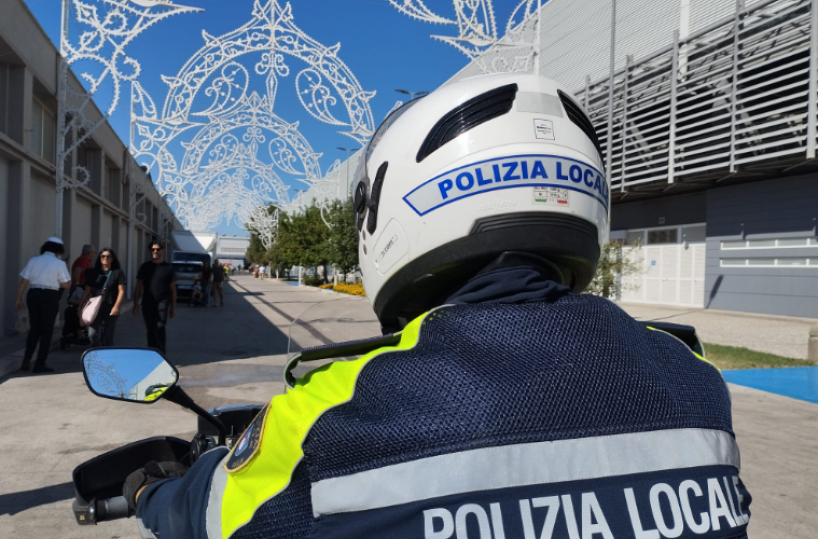 Era ricercato da due anni, lo arrestano a Bari i vigili urbani