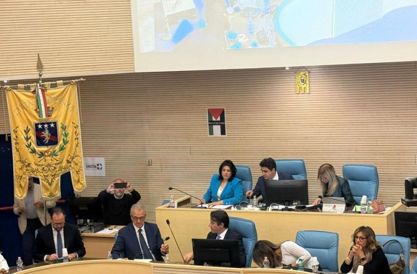 La bandiera della Palestina esposta nel Consiglio comunale di Potenza