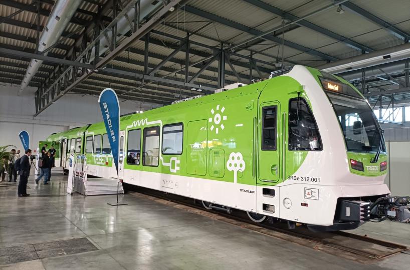 Presentato ad Expoferroviaria 2025 il primo treno a batteria d’Italia prodotto per Ferrovie Appulo-Lucane