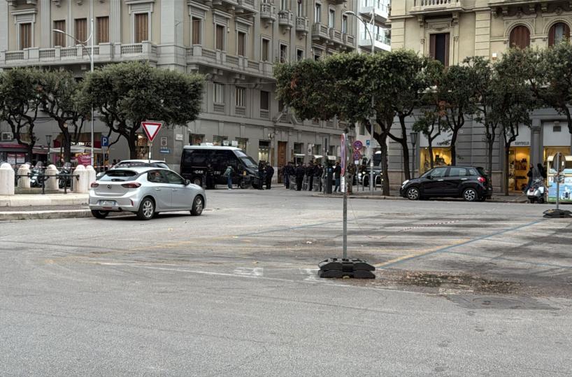 Consolato d’Israele presidiato: proteste dei residenti a Bari. Chiesto lo spostamento della sede
