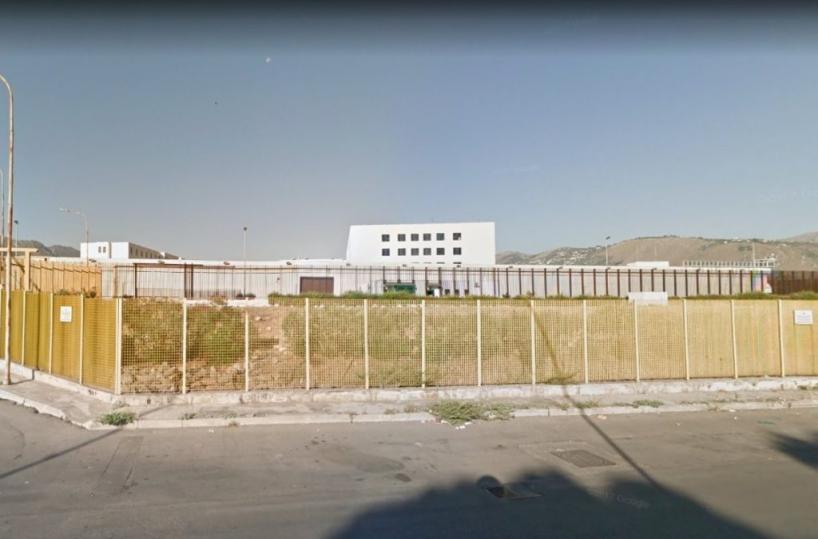 Avvocato brindisino accusato di aver passato cellulare a un detenuto: condanna a 2 anni e 4 mesi