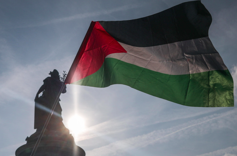 «Palestina libera», ma nella rissa italiana non si salva nessuno