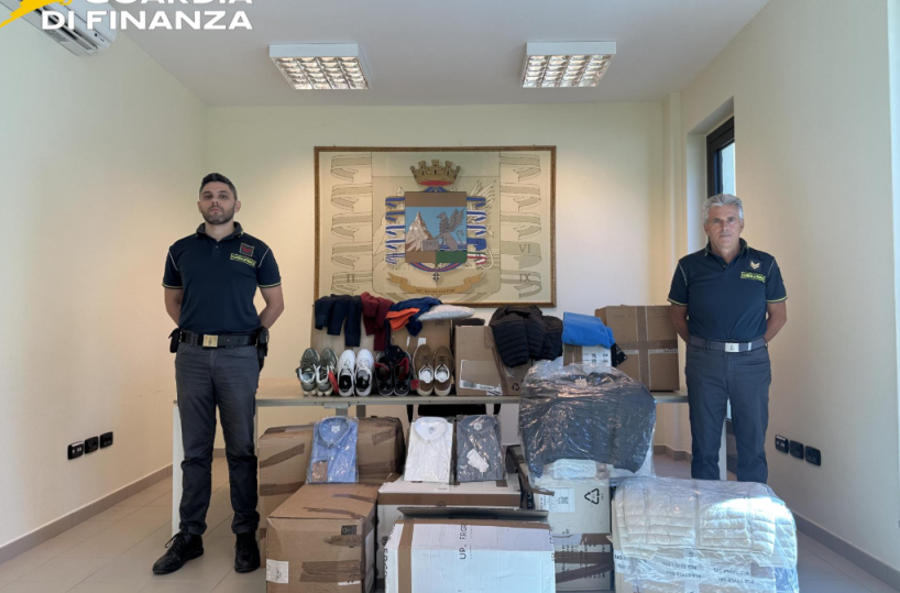 Maglie, Gdf sequestra merce per 25mila euro in un noto outlet: abbigliamento dai marchi contraffatti
