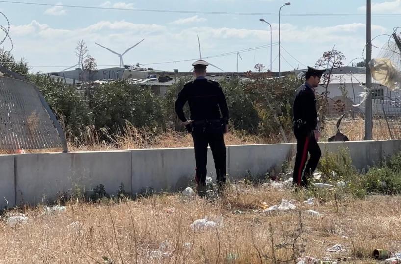 Notte violenta a Borgo Mezzanone: senegalese ucciso a coltellate e sudanese 46enne in rianimazione 