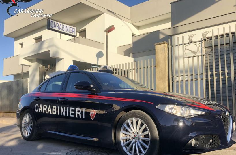 Una serra in salotto ma di piante di marijuana: domiciliari per un 68enne ad Avetrana