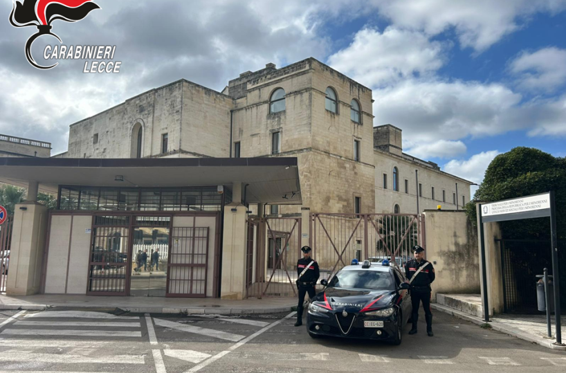 Lecce, minore arrestato per violenze contro i genitori: «Li picchiava e distruggeva casa»