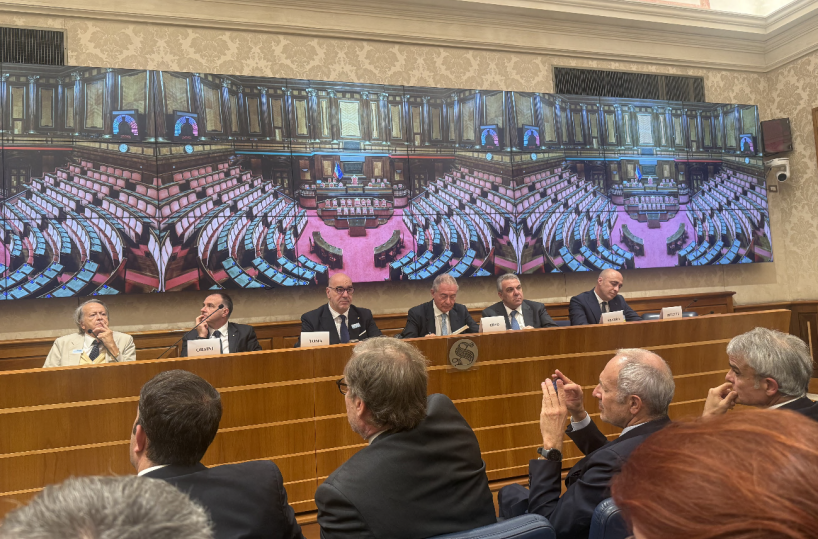 Confindustria punta su Taranto. Il confronto in Senato, Urso: «Chi frena gli investimenti li spinge altrove»