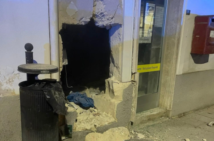 Banda fa saltare in aria Postamat a Villa Convento, ma non ci sono soldi: via a mani vuote
