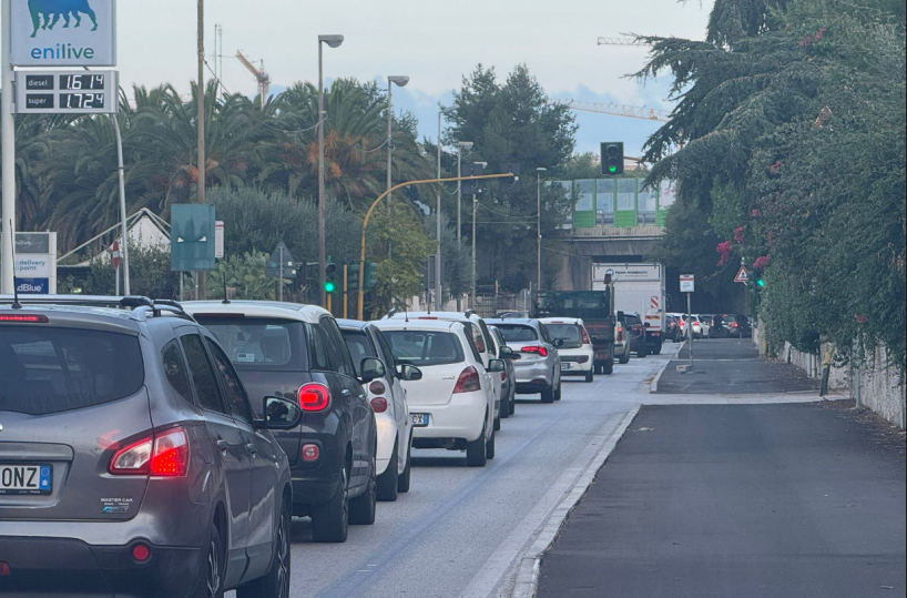 Bari, benvenuti in via Fanelli, nel traffico sempre in tilt