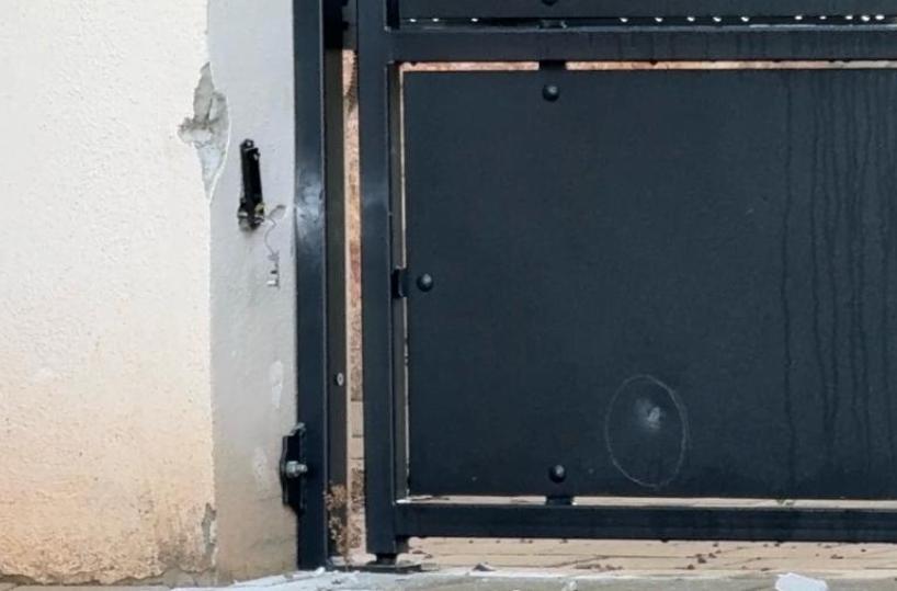 Spari nella notte a Casarano: quattro colpi di pistola davanti a una casa, si indaga