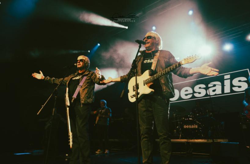«Holiday on Oesais»: Toti e Tata chiudono il 2025 al Palaflorio con uno show imperdibile tra musica, comicità e spirito natalizio