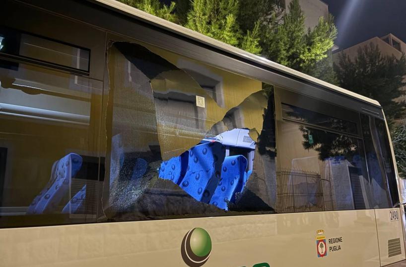 Foggia, individuato 14enne che lanciò sassi contro un bus di linea: denunciato