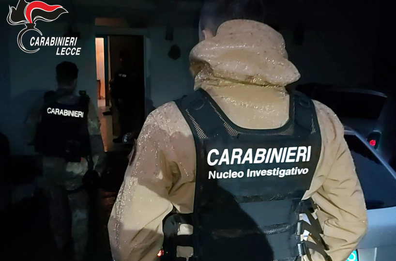 Latitante dopo condanna per omicidio, fu trovato in un B&B a Torre Lapillo: arrestato presunto favoreggiatore di Carmine Mazzotta