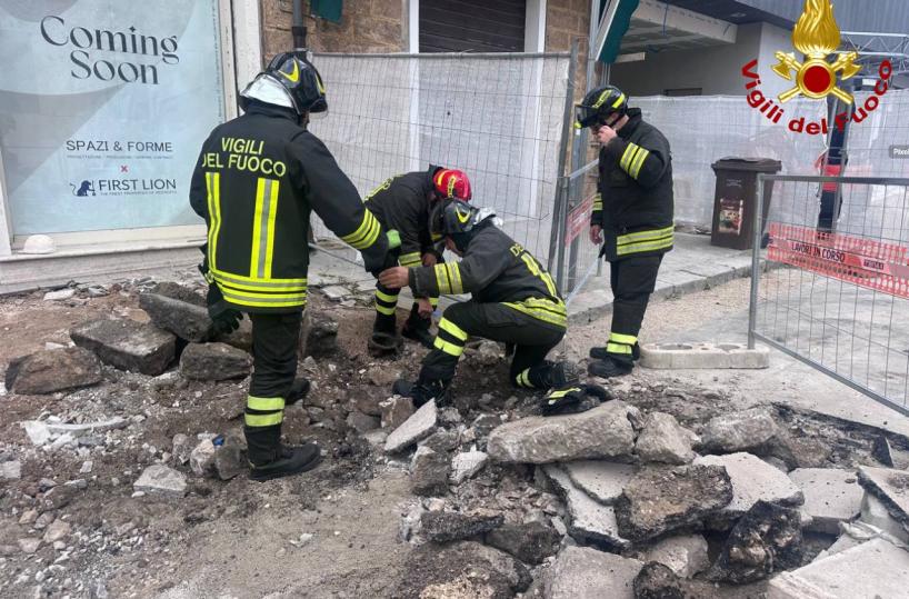 Perdita di gas metano durante lavori stradali in via 95º Reggimento Fanteria a Lecce