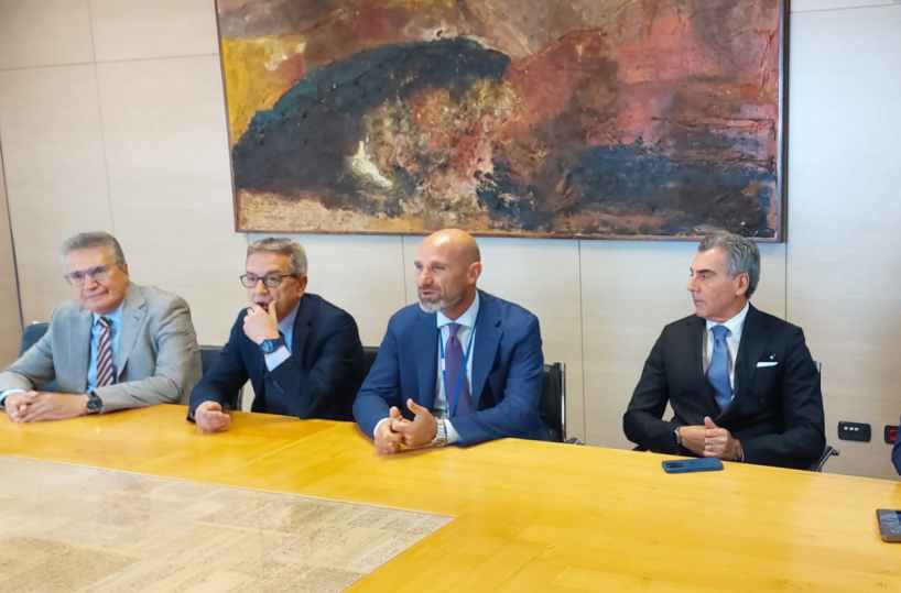Aeroporto Brindisi, l’annuncio di Vasile: «Nuovi voli per Roma e l’Olanda»