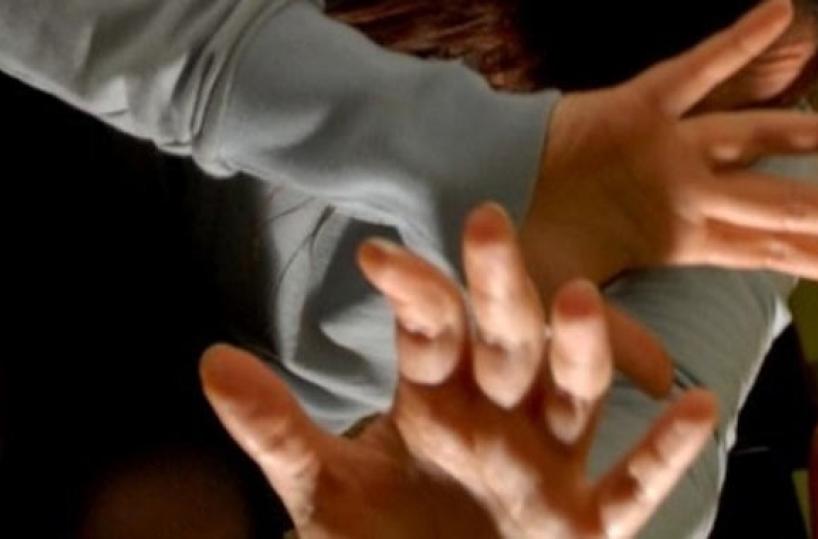 Stalker la segue ovunque, lei costretta a girare con spray al peperoncino: ammonito dal questore di Potenza