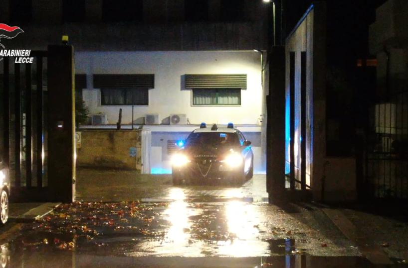 Campi Salentina, aggredisce i genitori e prova a rubare soldi: i vicini allarmati dalle urla, arrestato 46enne