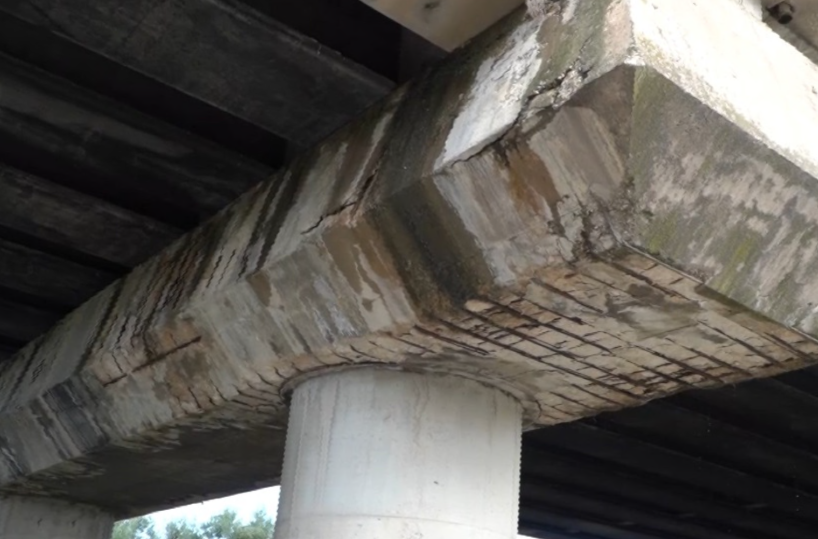 Andria, allarme ferri in vista e cemento consumato: il pericolo corre sotto il ponte della Provinciale 2