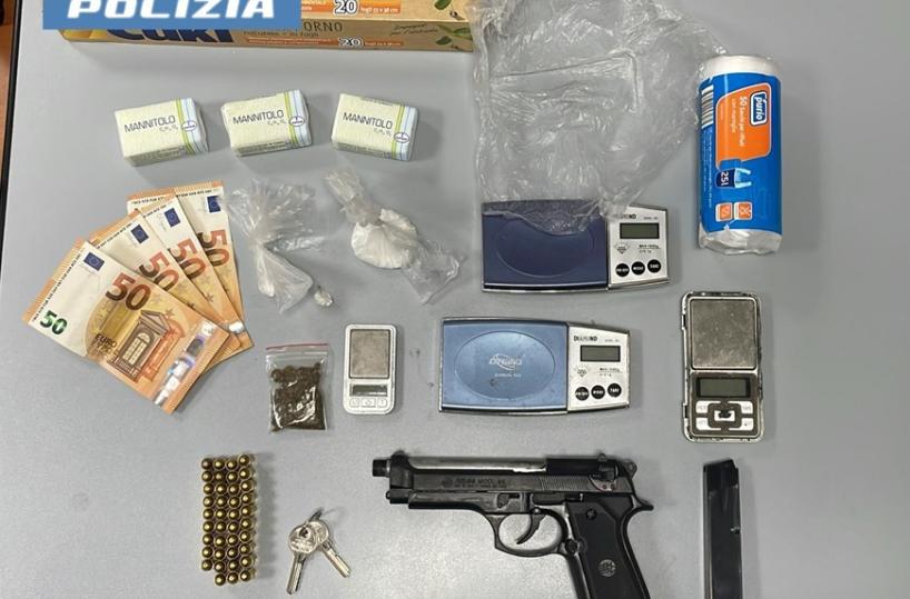 Taranto, nascondeva in una casa abbandonata una pistola, munizioni e cocaina: arrestato 18enne