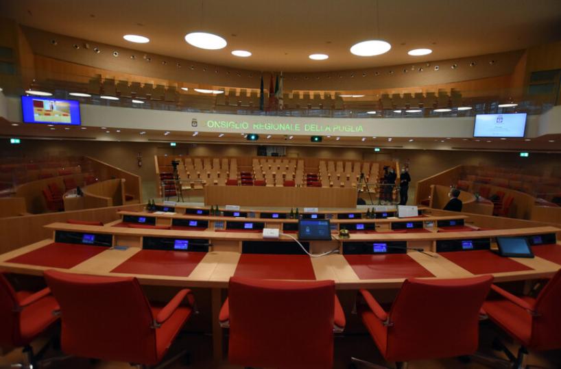 Consiglio Regionale Puglia, è tutto un «battiquorum» degli uscenti